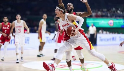 开云体育登录-公牛翻盘湖人，王哲林点燃赛场