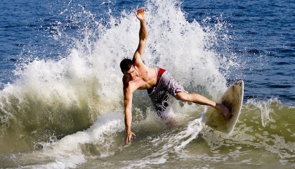 开云体育世界杯-阿劳霍，当沉默的盾牌，在季后赛之夜发出惊雷