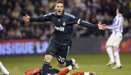 开云体育入口-塞内加尔碾压威尔士，蒂亚戈在欧冠半决赛接管比赛，非洲崛起与中场艺术的交响