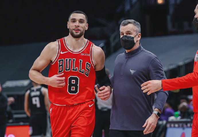 爵士横扫广州队，拉文扛起全队