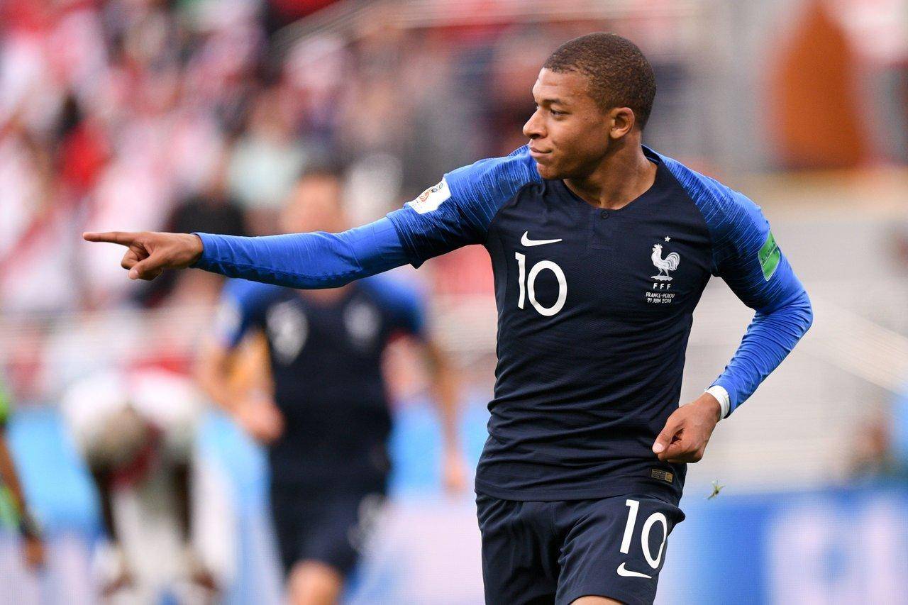 法国队逆转中国队，黄鸭组合统治全场