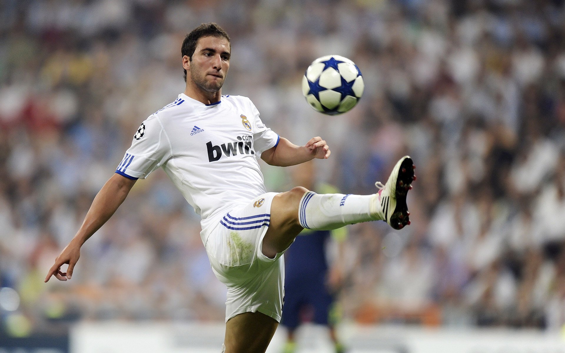 湖人鏖战魔术,布伦森全程高能输出,孤星闪耀与体系困局的交响